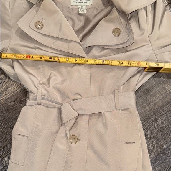 London Fog Light Tan Trench Coat - Picture 5 of 9